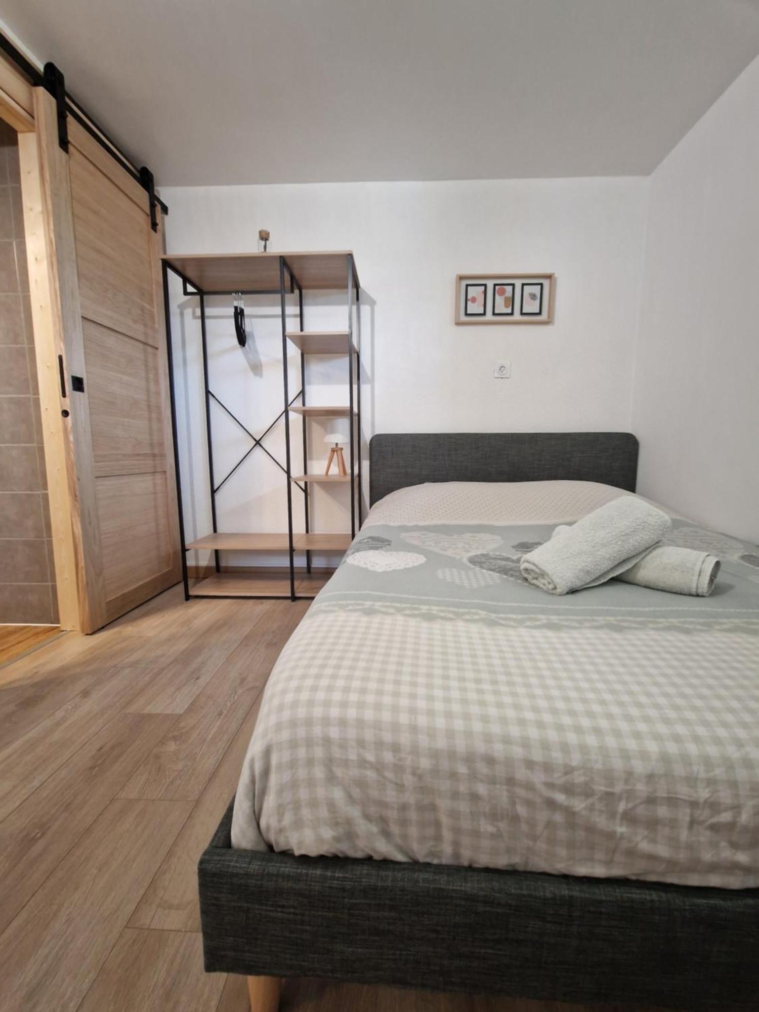 Appartement L'indépendant - Place De Parking - Wifi Pontarlier